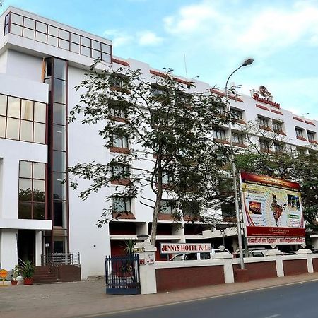 Отель Breeze Residency Tiruchirappalli Экстерьер фото