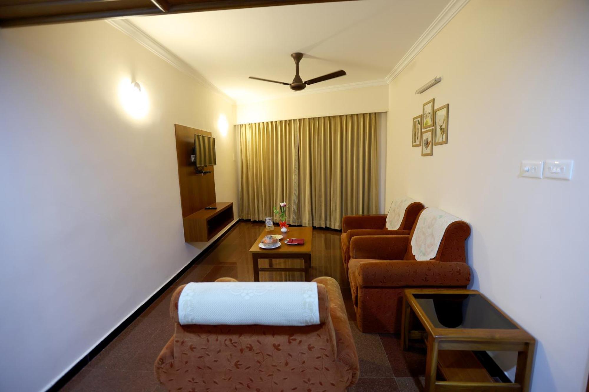 Отель Breeze Residency Tiruchirappalli Экстерьер фото