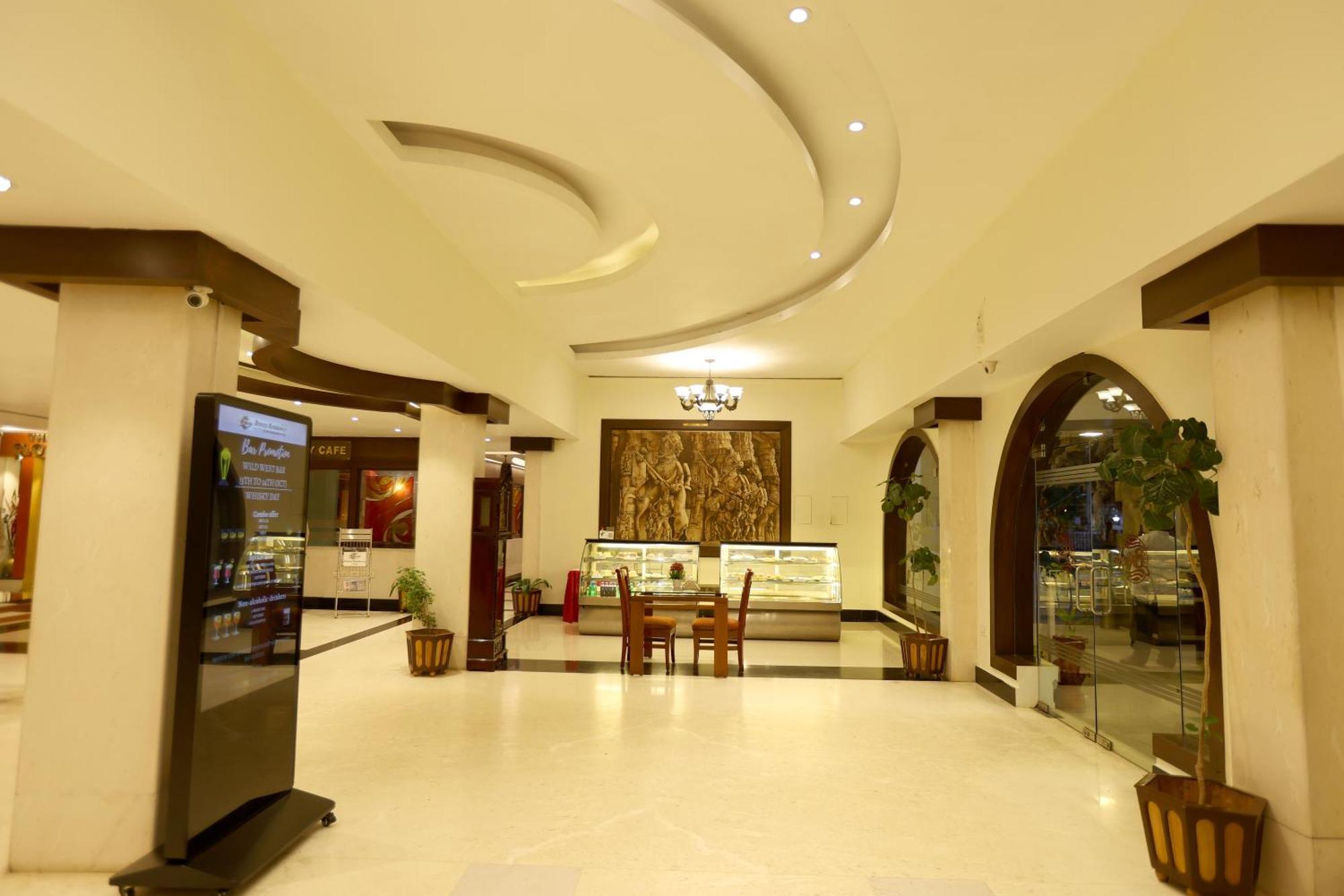 Отель Breeze Residency Tiruchirappalli Экстерьер фото