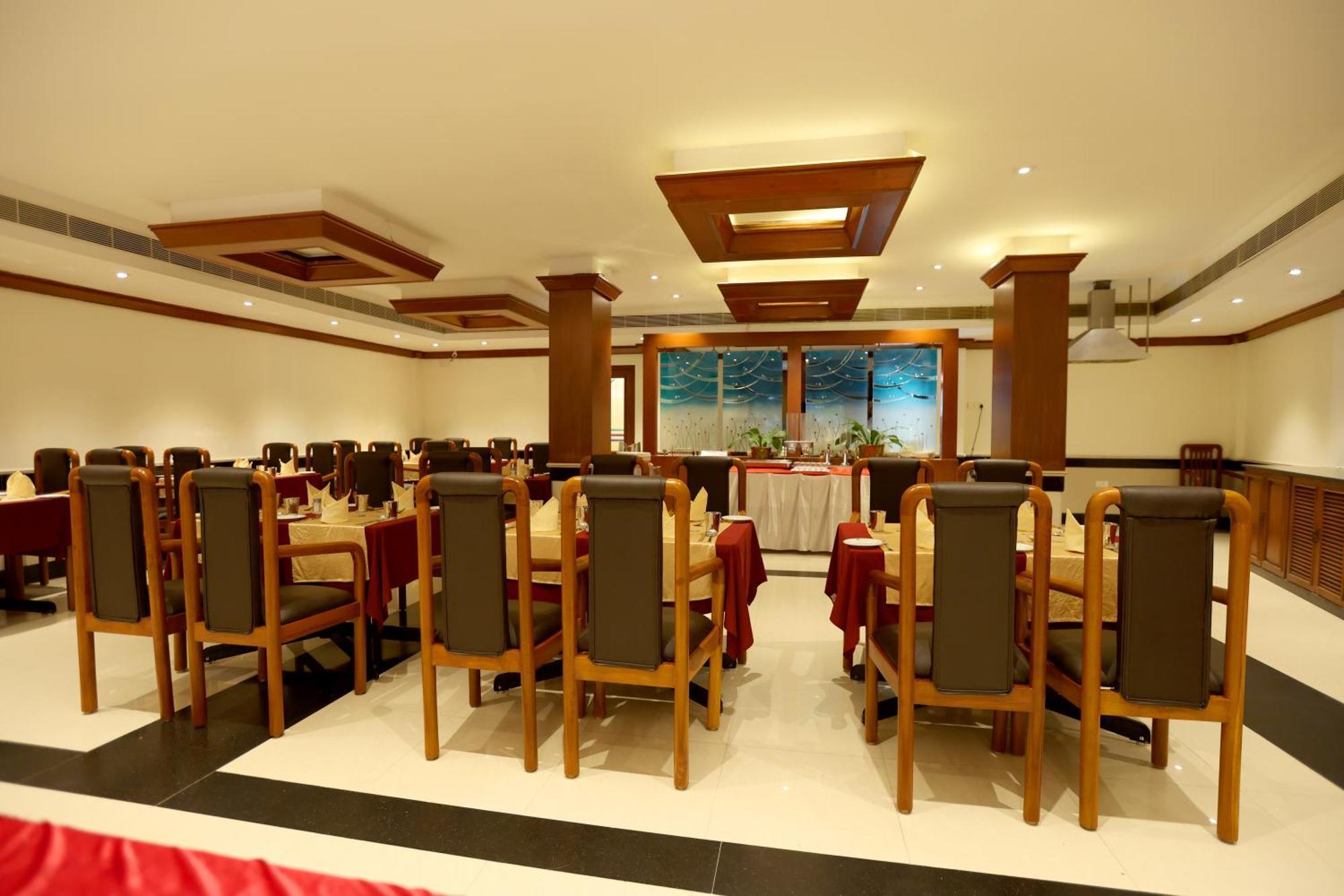 Отель Breeze Residency Tiruchirappalli Экстерьер фото