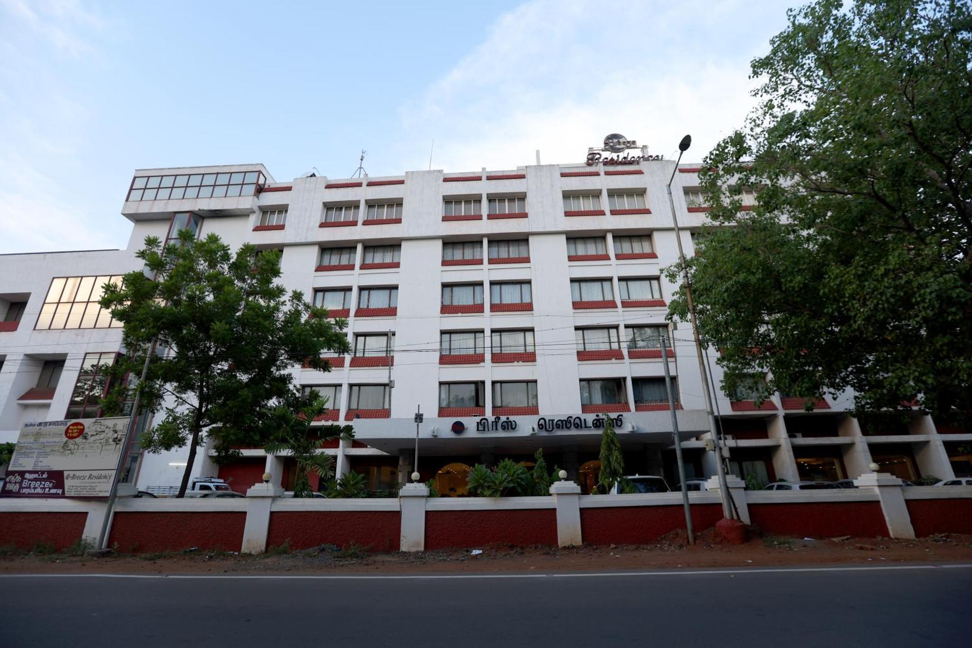 Отель Breeze Residency Tiruchirappalli Экстерьер фото